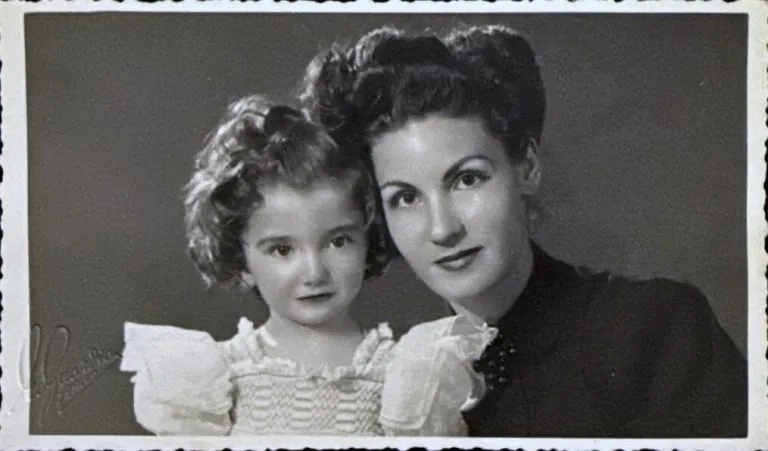 Vicenta y catalina 1945 después del muerto de Joan